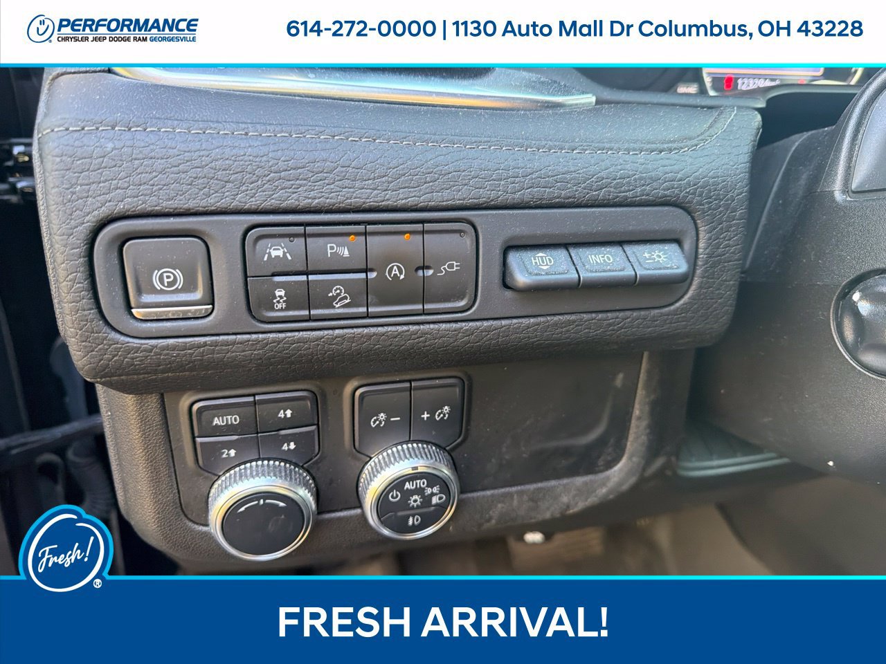 Used 2021 GMC Yukon Denali w/ Denali Premium Package AWD/4WD image 16