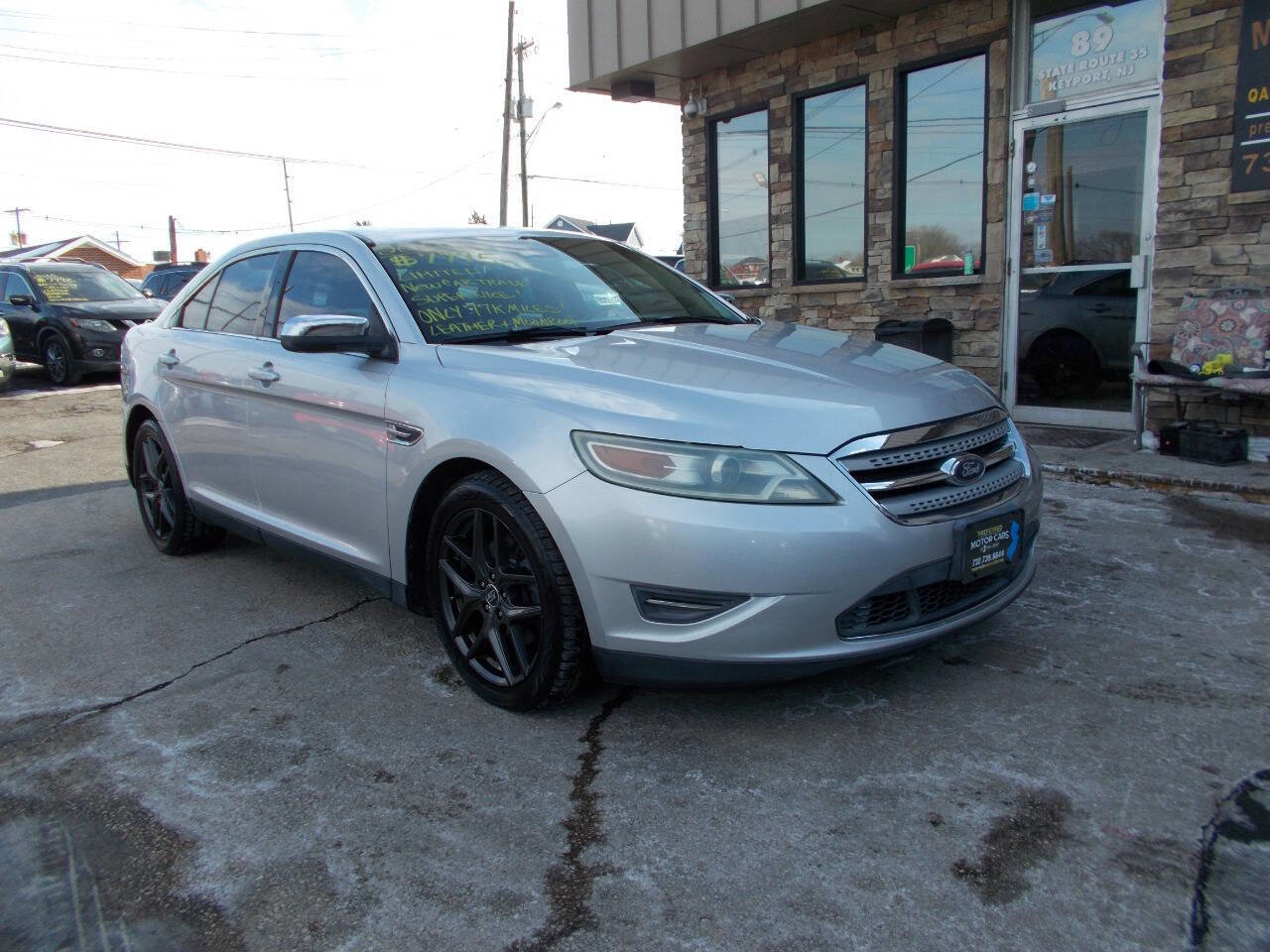 Used 2010 Ford Taurus Limited image 1