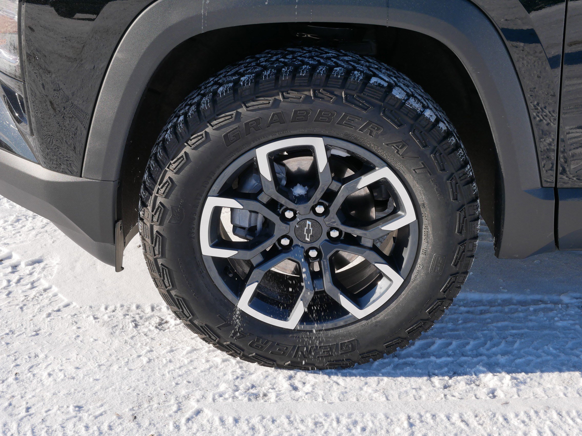 New 2026 Chevrolet Equinox ACTIV w/ Convenience Package III image 9