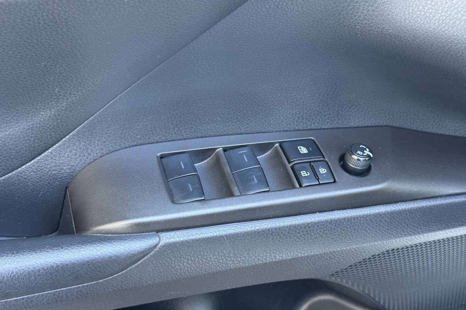 Used 2023 Toyota Camry SE FWD image 13