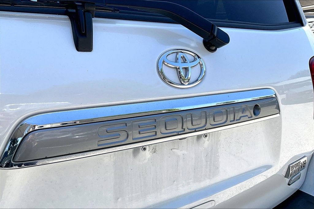 Used 2016 Toyota Sequoia Platinum AWD/4WD image 5