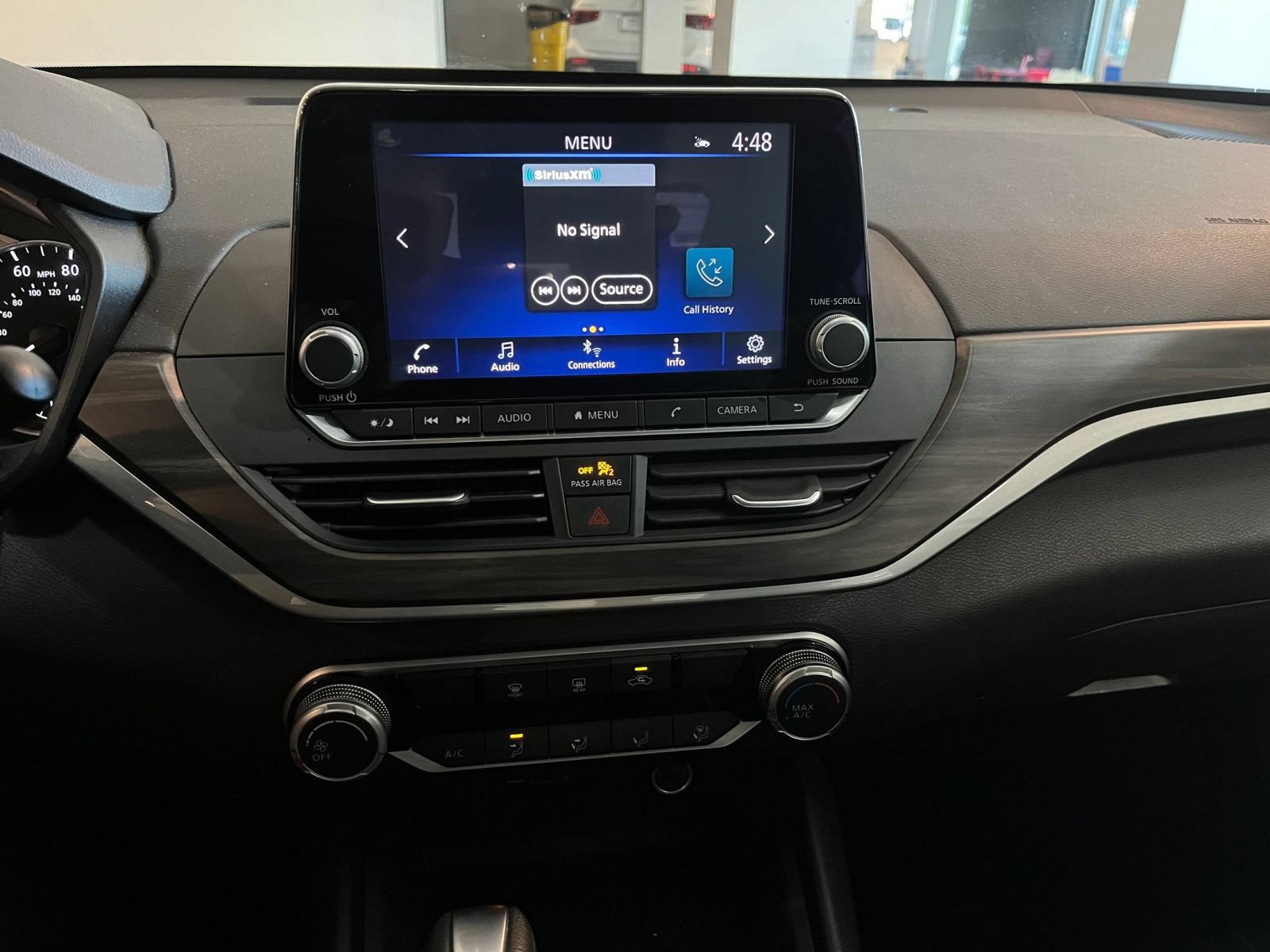 Used 2025 Nissan Altima 2.5 SV FWD image 17