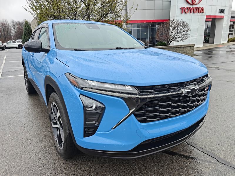 Used 2024 Chevrolet Trax RS w/ Driver Confidence Package image 3