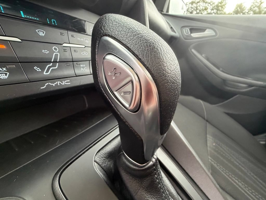 Used 2018 Ford Focus SEL w/ Cold Weather Package FWD image 24