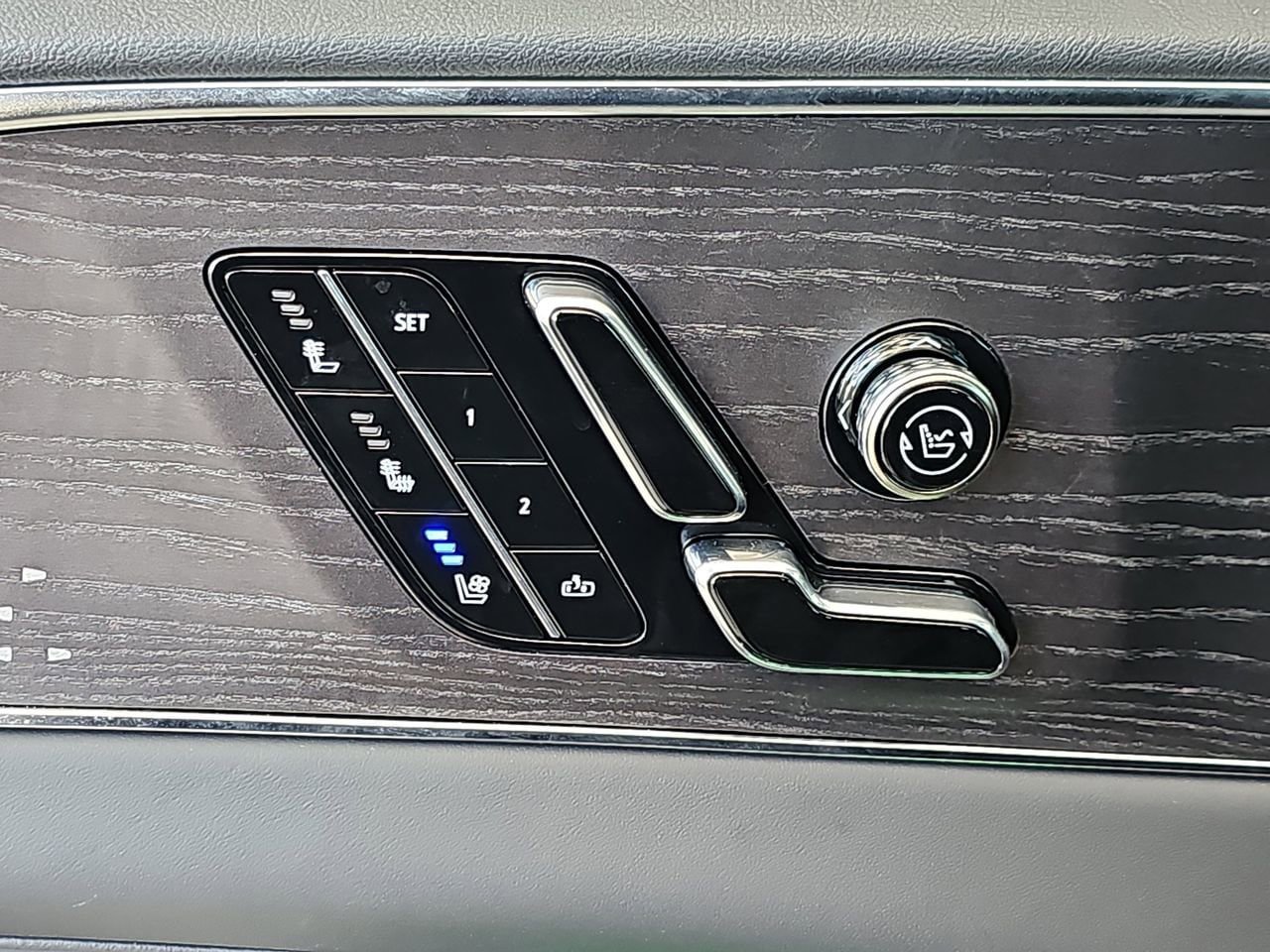 New 2026 Cadillac Lyriq V AWD/4WD image 29