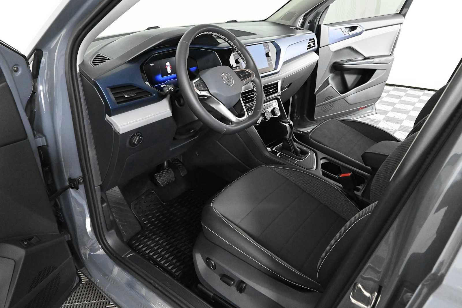 Certified 2024 Volkswagen Taos SE FWD image 15
