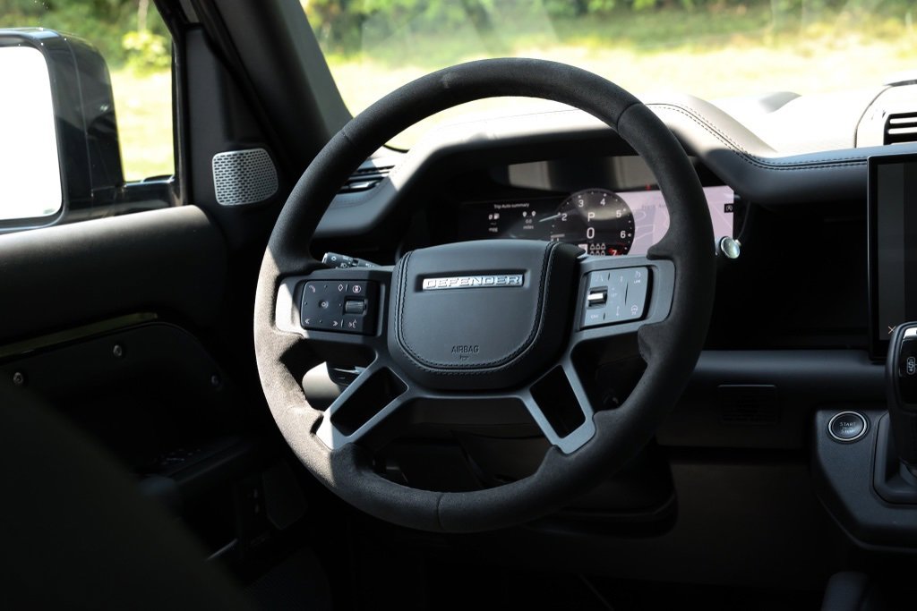 Used 2024 Land Rover Defender 130 V8 image 28