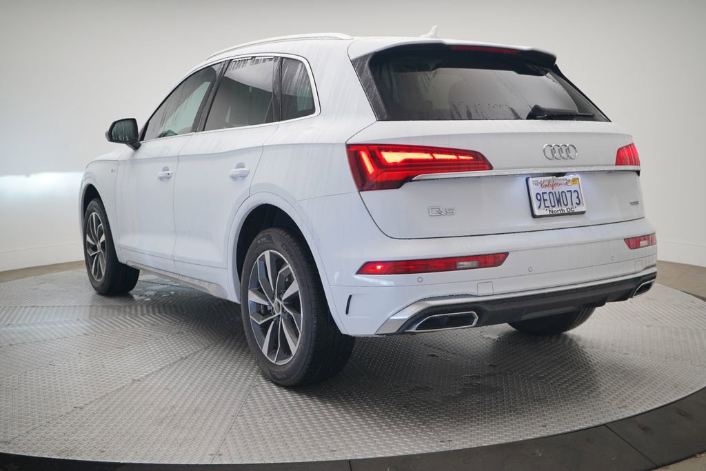 Used 2023 Audi Q5 2.0T Premium w/ Convenience Package image 3