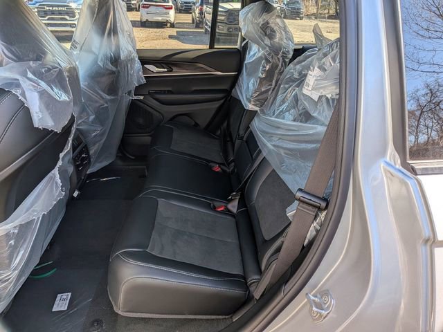 New 2026 Jeep Grand Cherokee Laredo image 13