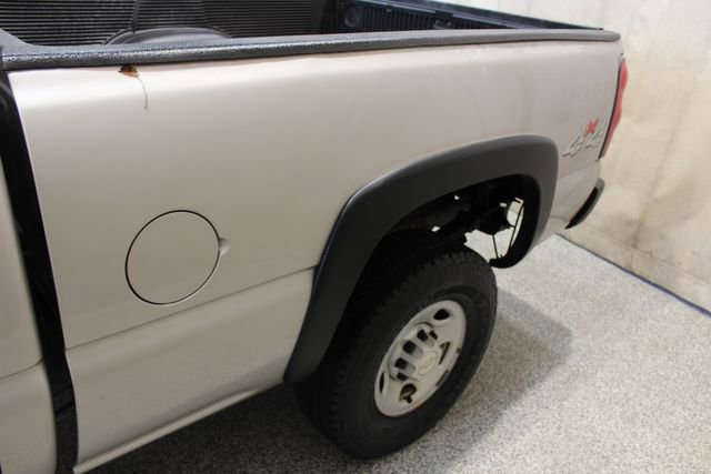 Used 2005 Chevrolet Silverado 2500 W/T w/ Skid Plate Package AWD/4WD image 6