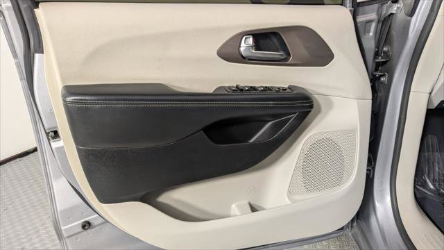 Used 2020 Chrysler Voyager Lxi image 12