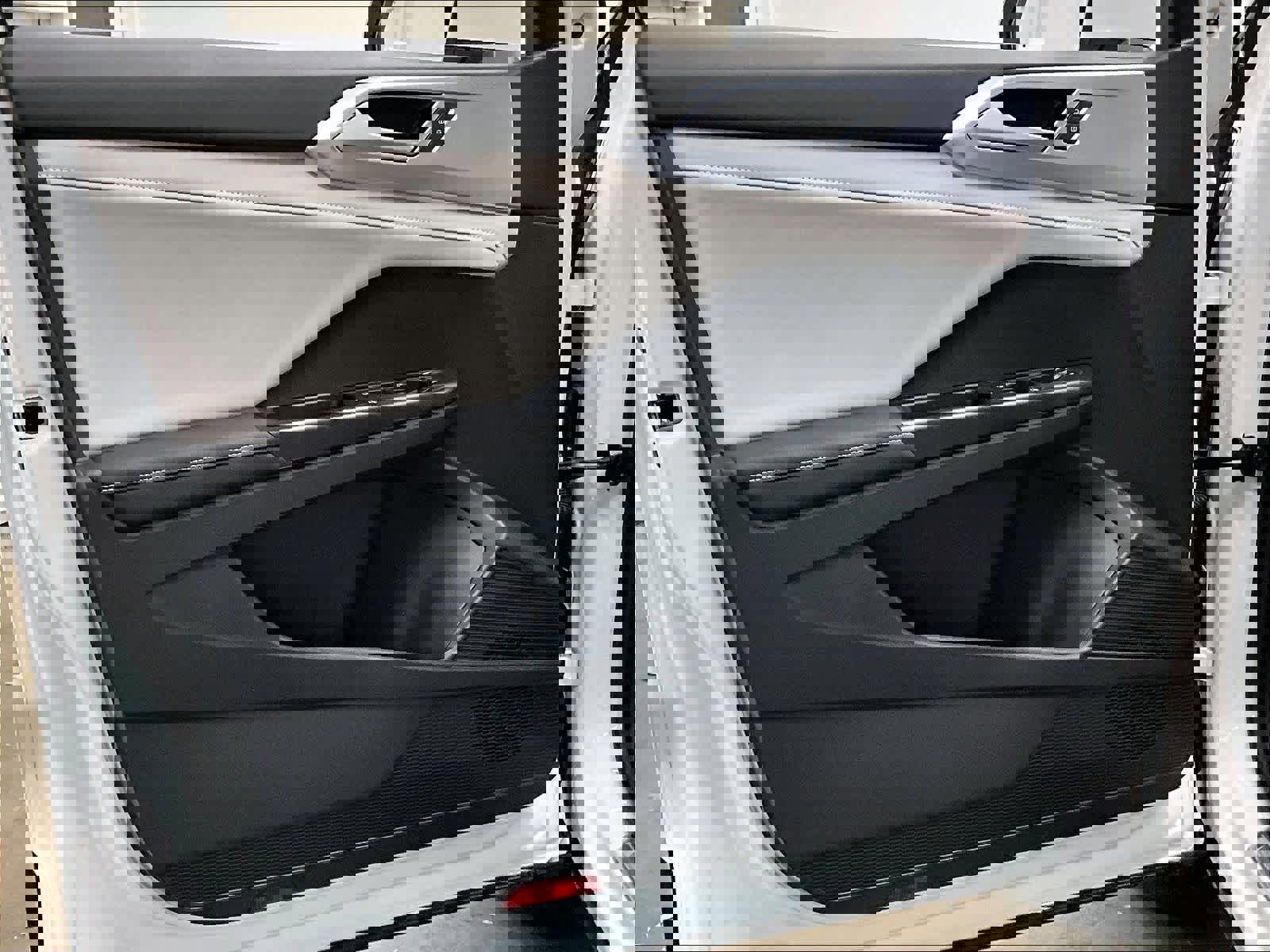 Certified 2025 Volkswagen Taos SE AWD/4WD image 24