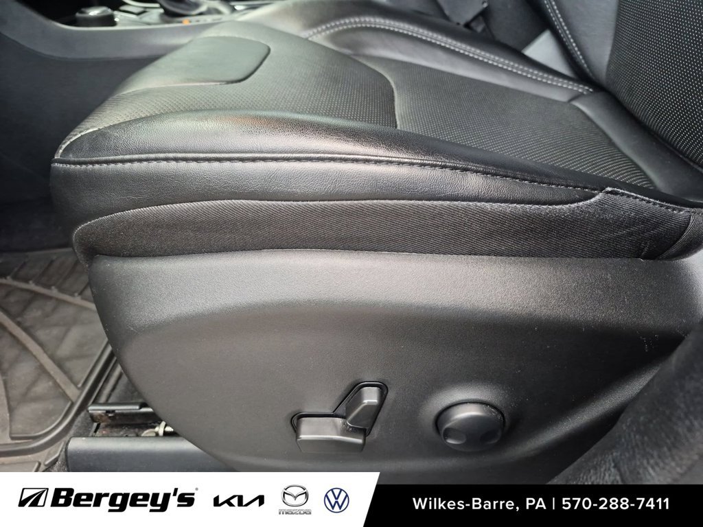 Used 2022 Jeep Cherokee Latitude Lux w/ Sun & Sound Group AWD/4WD image 21