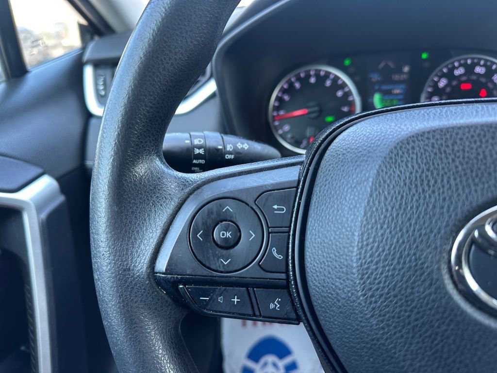 Used 2020 Toyota RAV4 XLE image 28