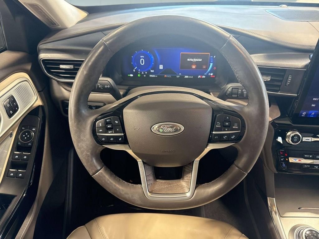 Used 2023 Ford Explorer Platinum w/ Technology Package AWD/4WD image 19