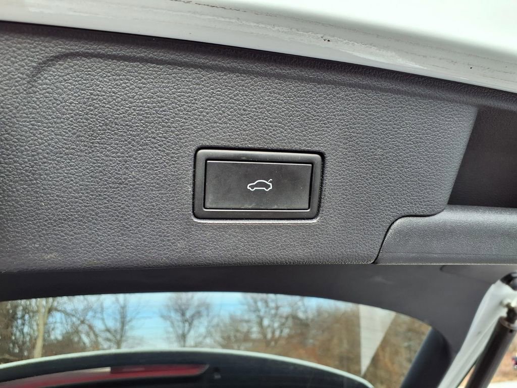 Used 2021 Volkswagen Atlas Cross Sport SEL image 32