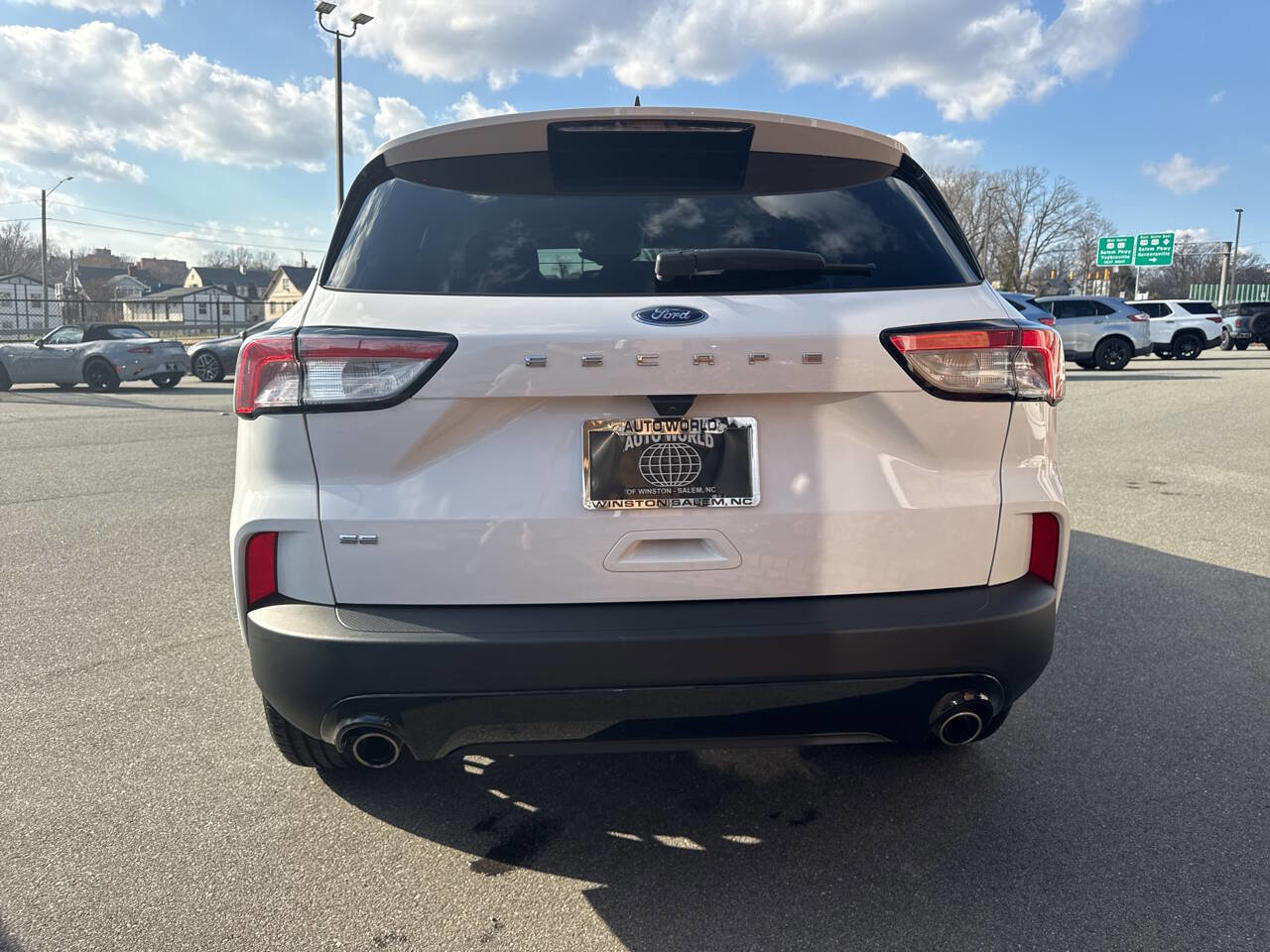 Used 2022 Ford Escape SE w/ SE Sport Appearance Package image 9