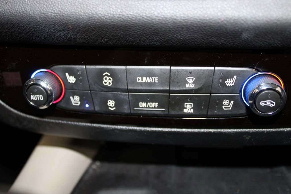 Used 2020 Buick Enclave Premium w/ Sun and Sites Package image 32