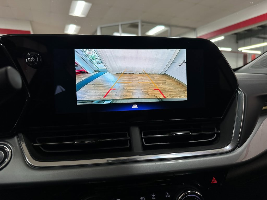 Used 2024 Chevrolet Trax LT image 24