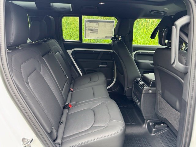 New 2026 Land Rover Defender 110 X-Dynamic SE AWD/4WD image 17