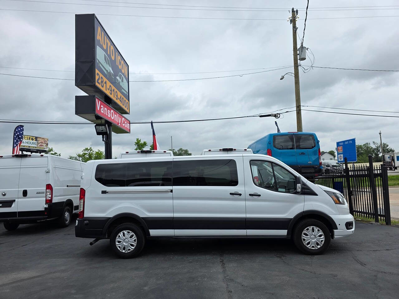 Used 2024 Ford Transit 350 XLT RWD image 3