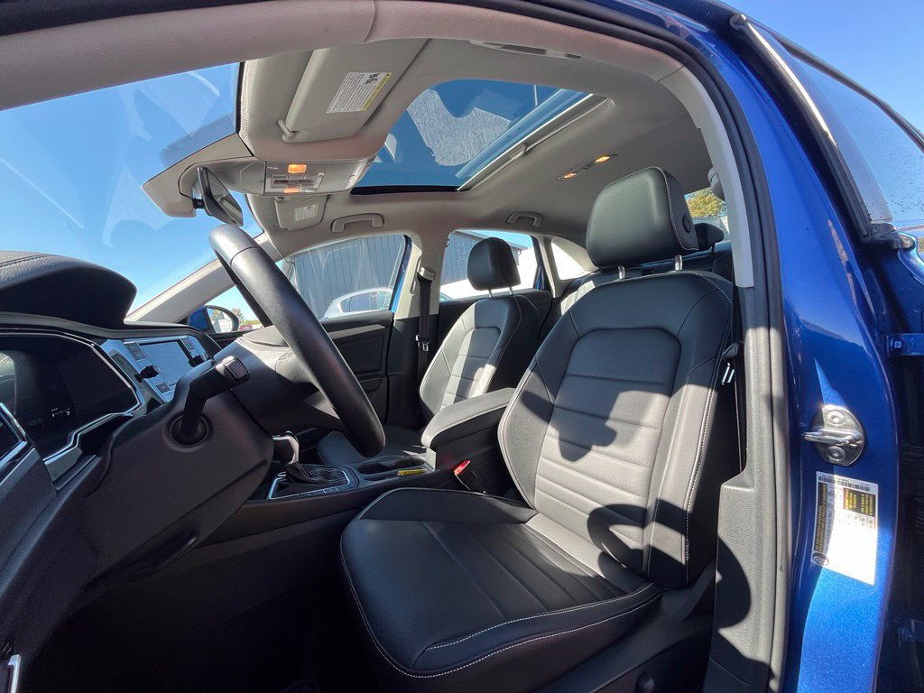 Certified 2024 Volkswagen Jetta SE w/ Panoramic Sunroof Package FWD image 11