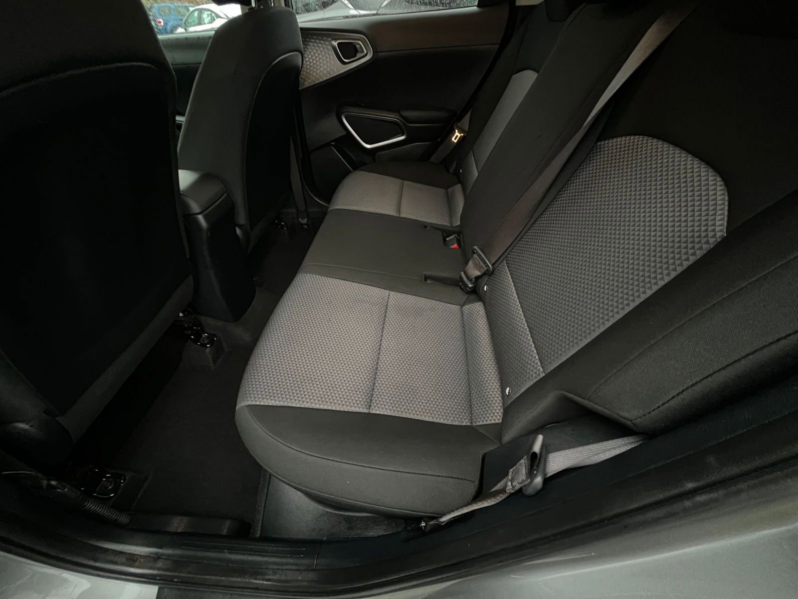 Used 2025 Kia Soul LX w/ LX Technology Package FWD image 25