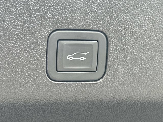 Used 2025 GMC Yukon XL AT4 w/ AT4 Premium Plus Package AWD/4WD image 20