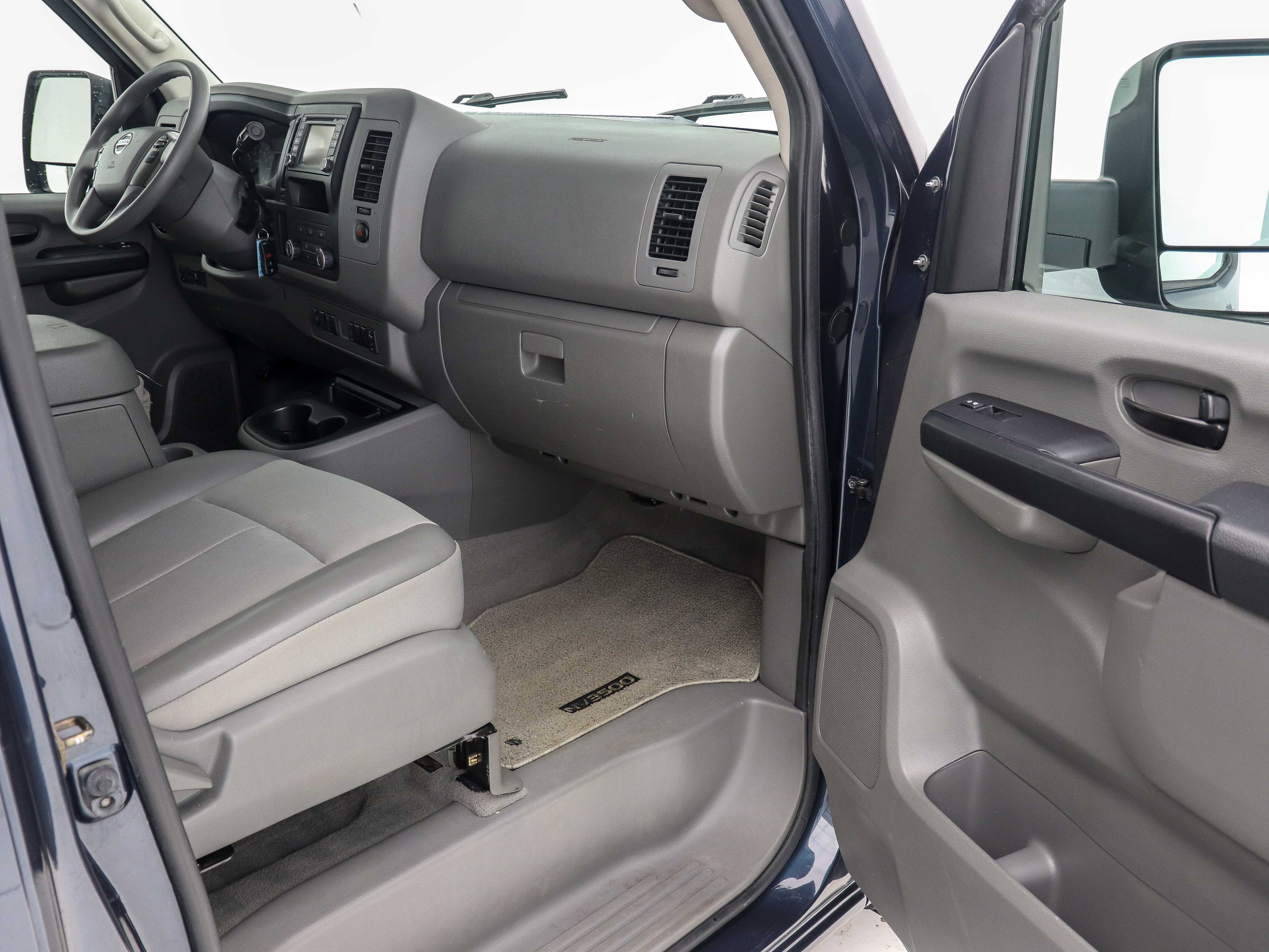 Used 2018 Nissan NV 3500 SV w/ Navigation Package image 15