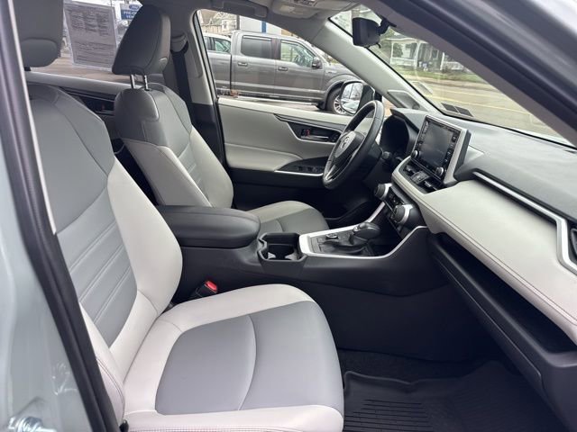 Used 2021 Toyota RAV4 XLE Premium image 32