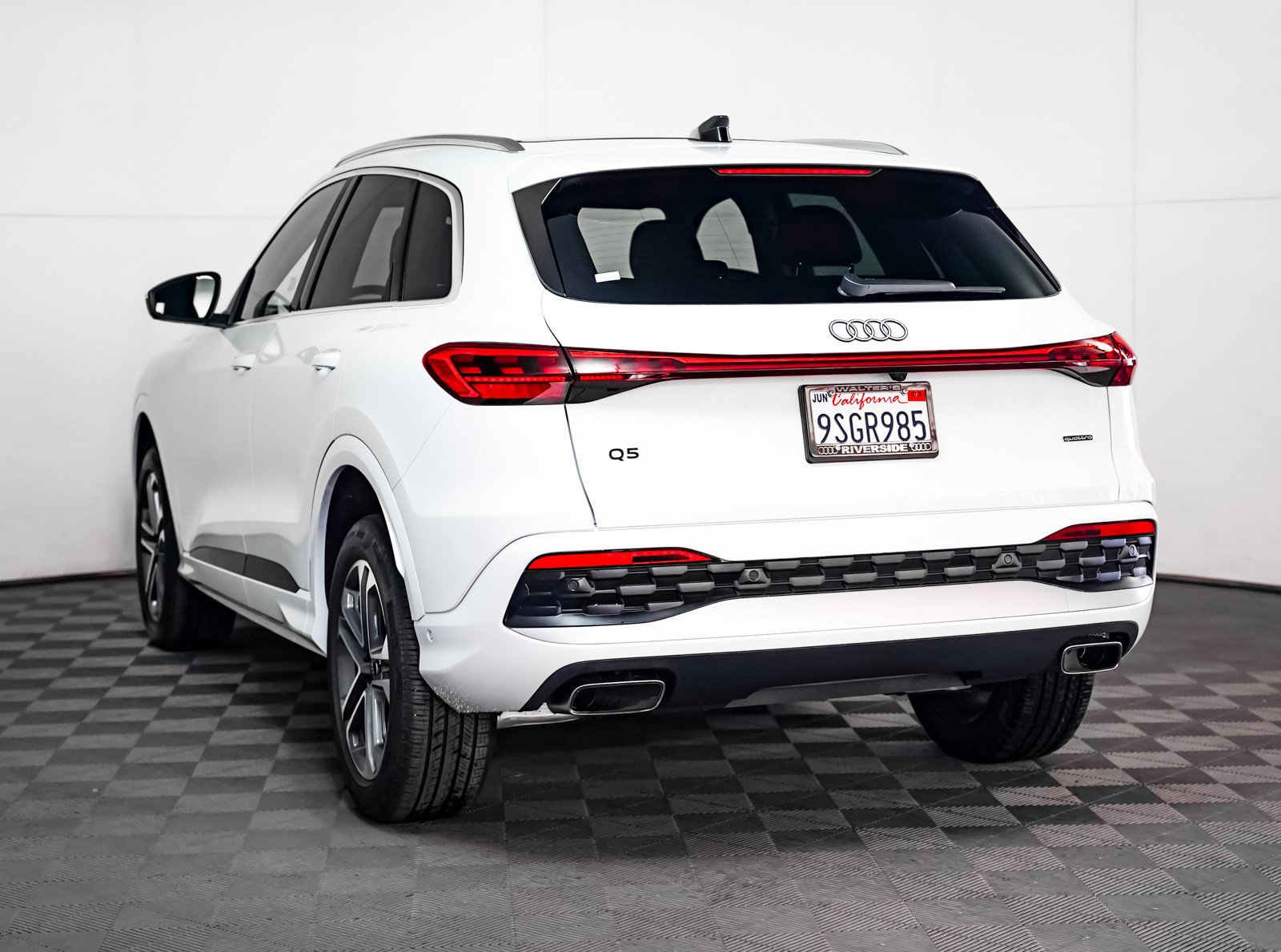 Certified 2025 Audi Q5 Premium w/ Convenience Package image 2