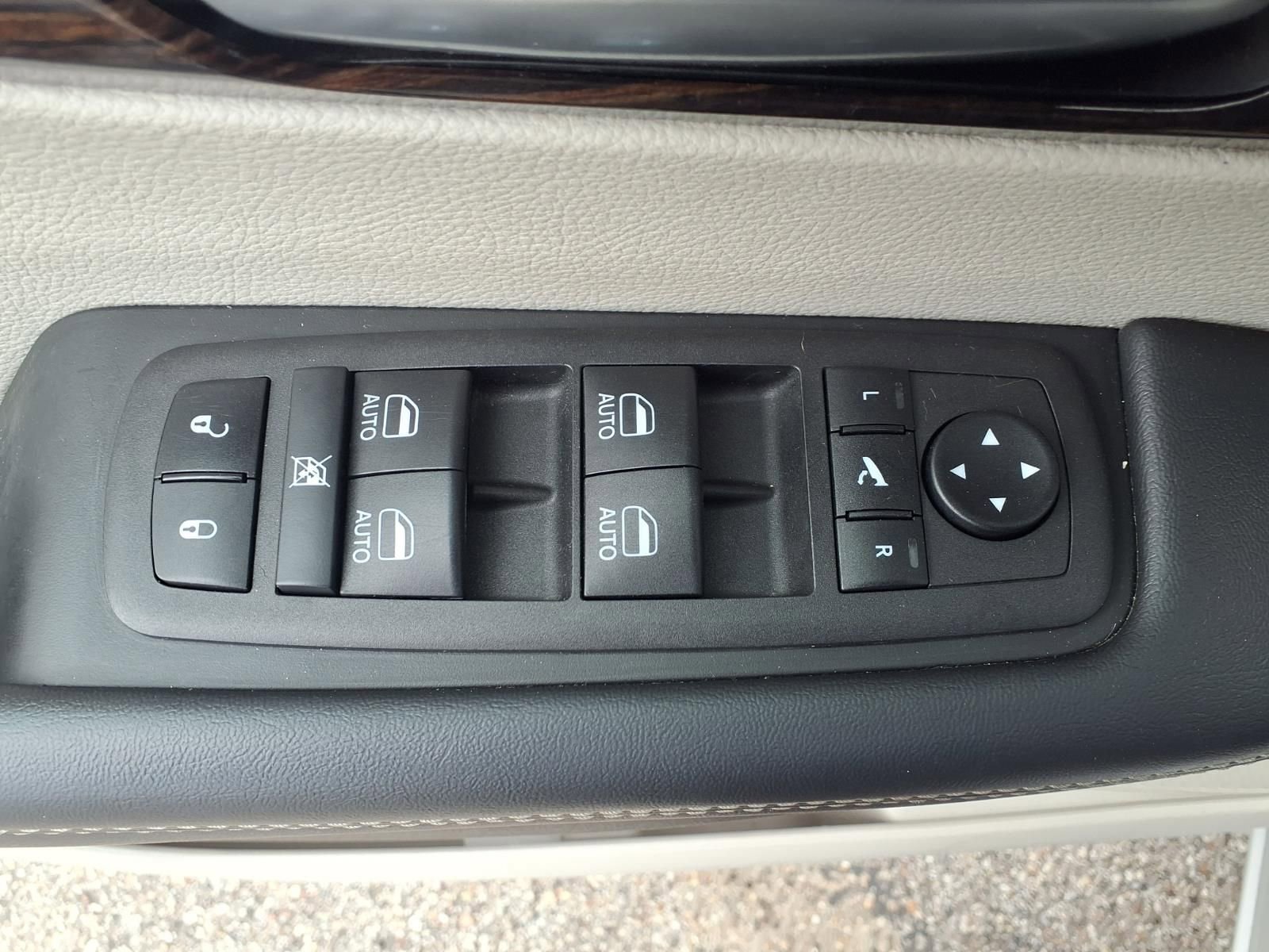 Used 2023 Chrysler Pacifica Limited image 8