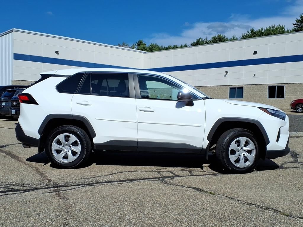 Used 2023 Toyota RAV4 LE AWD/4WD image 3