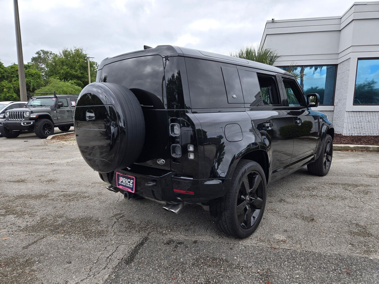 Used 2022 Land Rover Defender 110 V8 AWD/4WD image 9