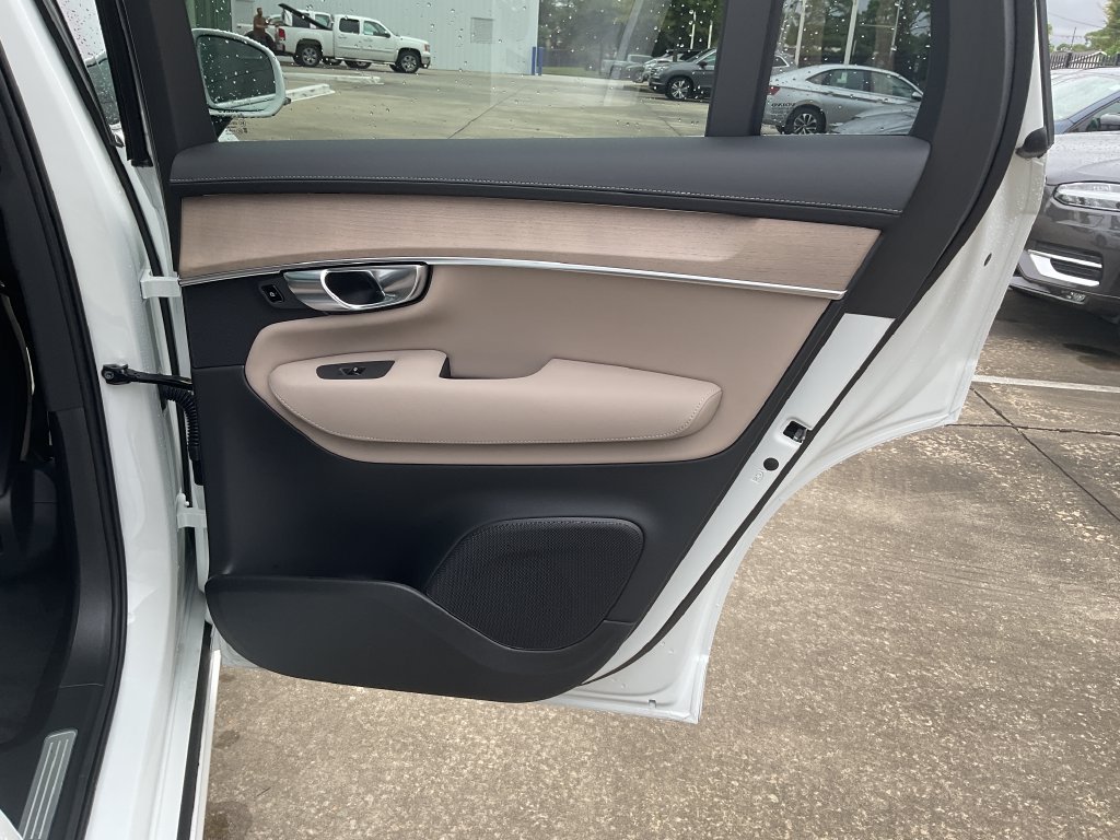 New 2027 Volvo XC90 B5 Core AWD/4WD image 16