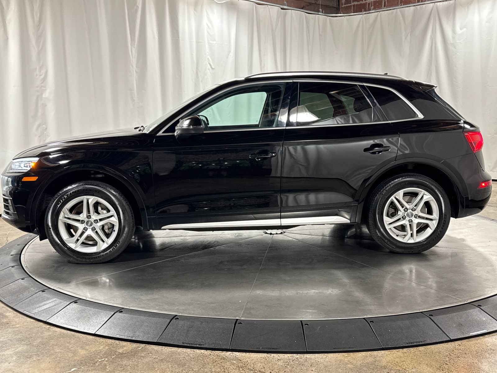 Used 2019 Audi Q5 2.0T Premium w/ Convenience Package AWD/4WD image 8