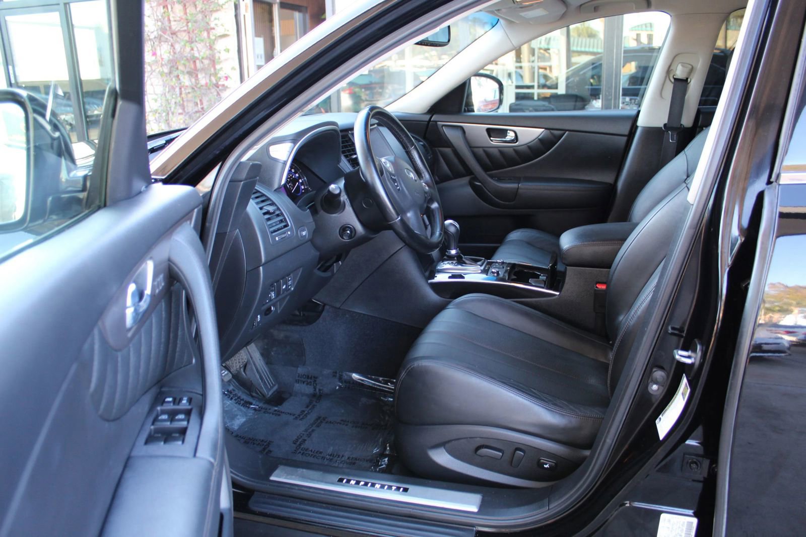 Used 2017 INFINITI QX70 3.7 w/ Premium Package image 9