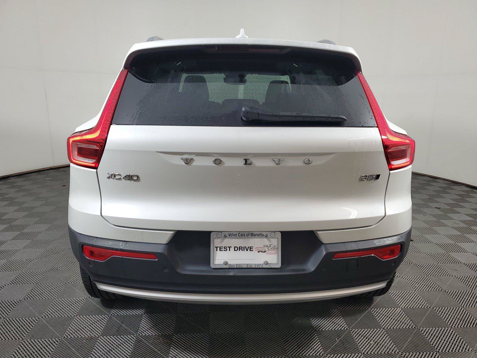 Used 2024 Volvo XC40 B5 Plus w/ Protection Package Premier AWD/4WD image 5