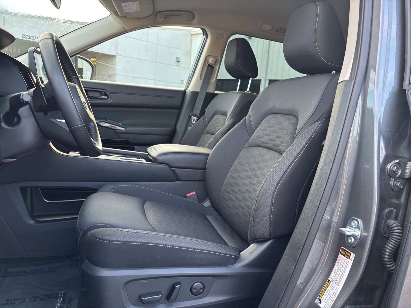 Used 2025 Nissan Pathfinder SV image 22