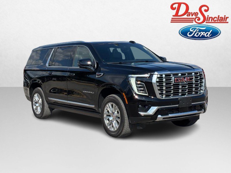 Used 2025 GMC Yukon XL Denali w/ Sun & Power Step Package AWD/4WD image 4