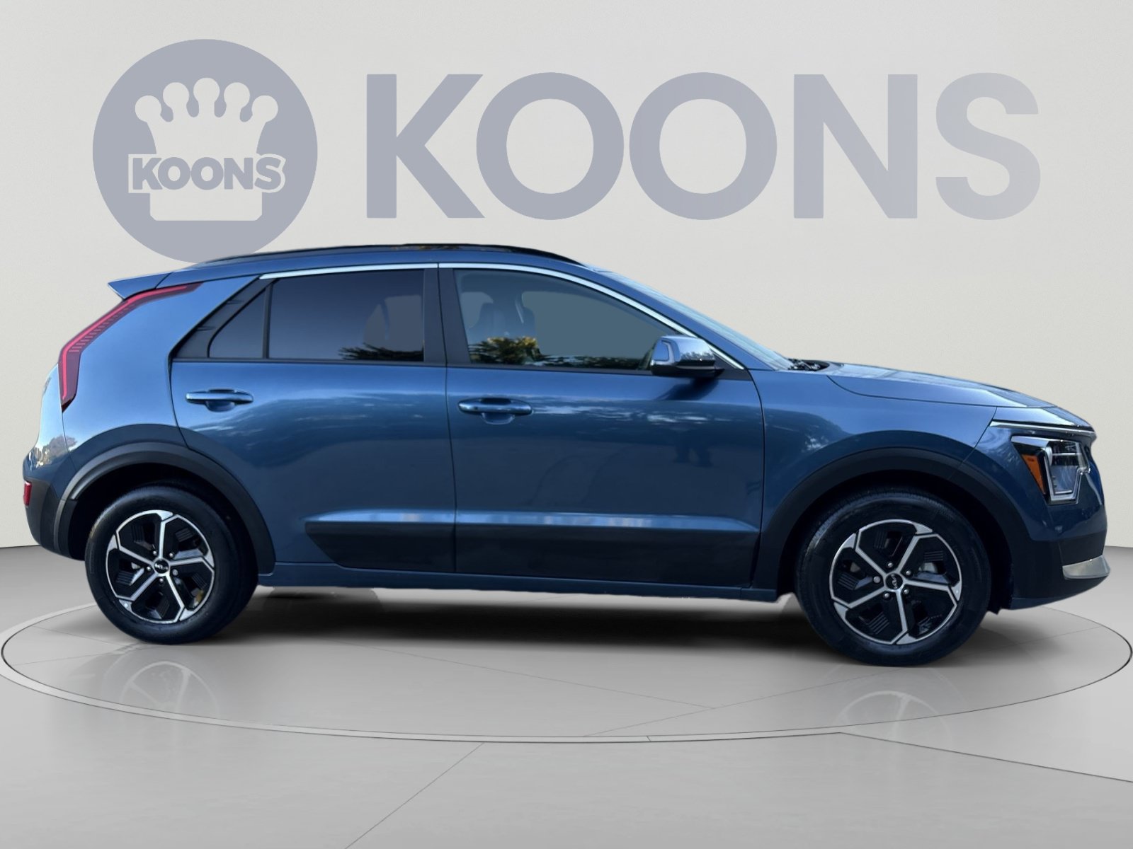 Used 2025 Kia Niro EX FWD image 8