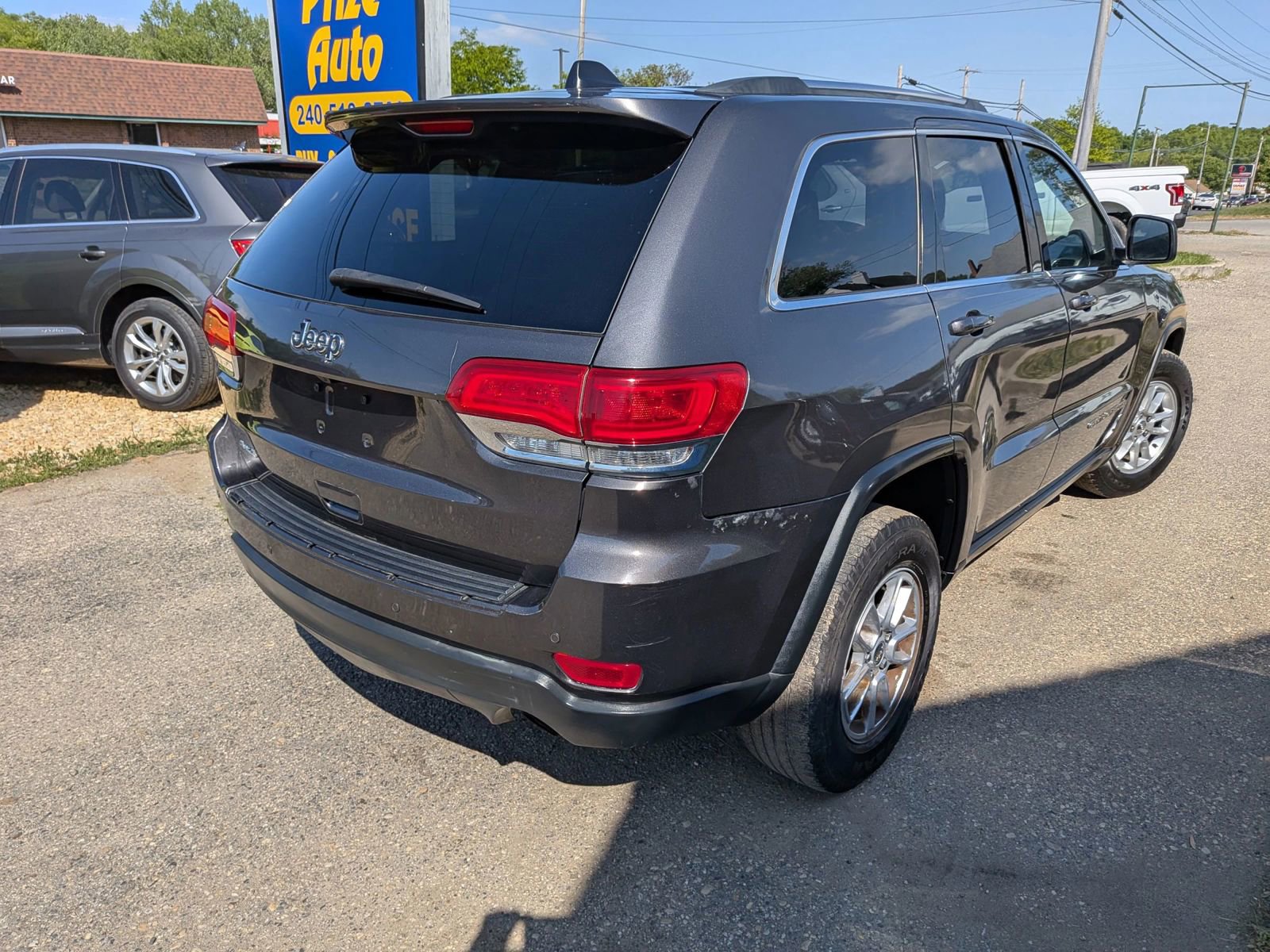 Used 2019 Jeep Grand Cherokee Laredo AWD/4WD image 6