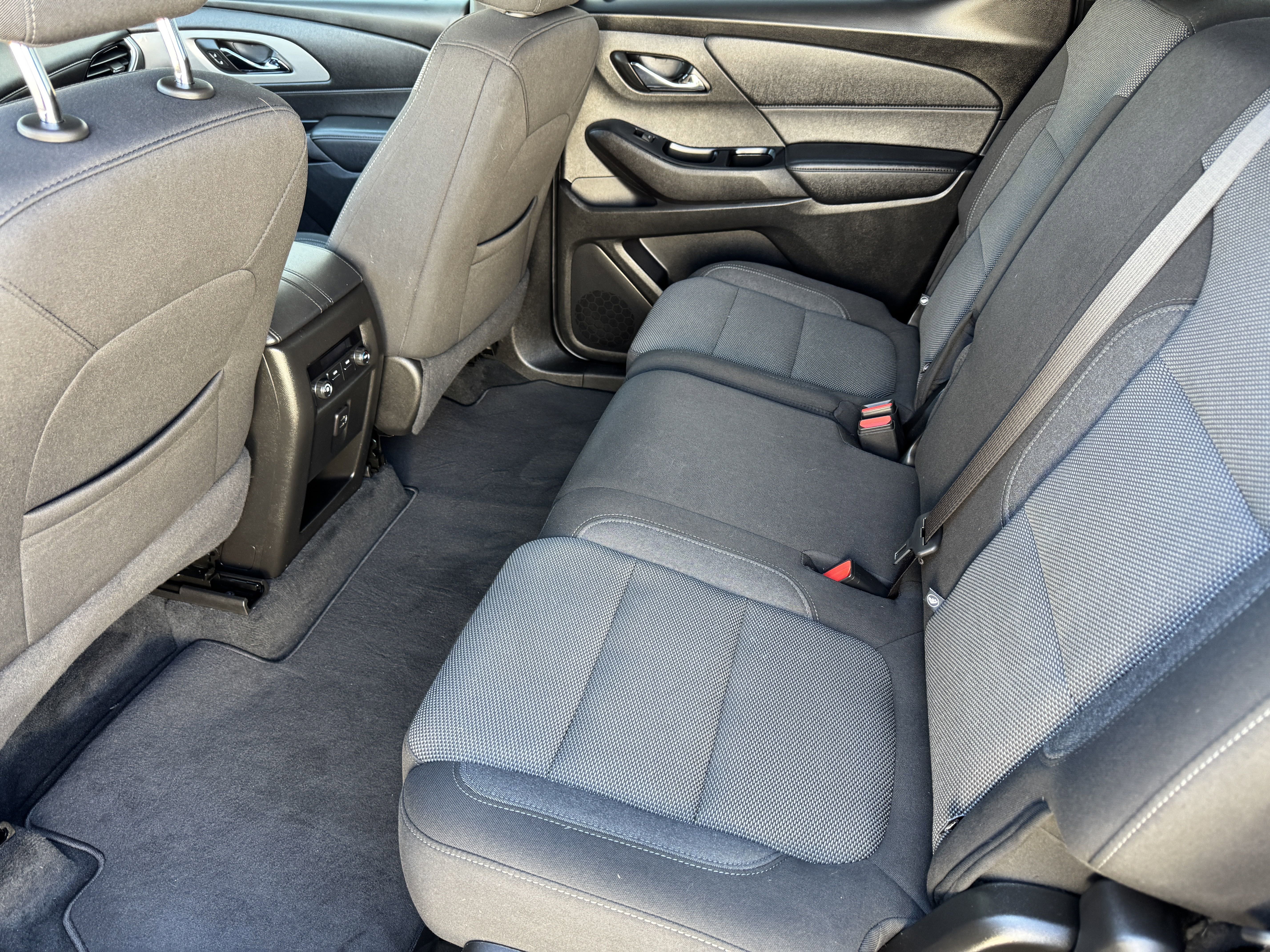 Used 2023 Chevrolet Traverse LT w/ Rear Camera Mirror Package image 13