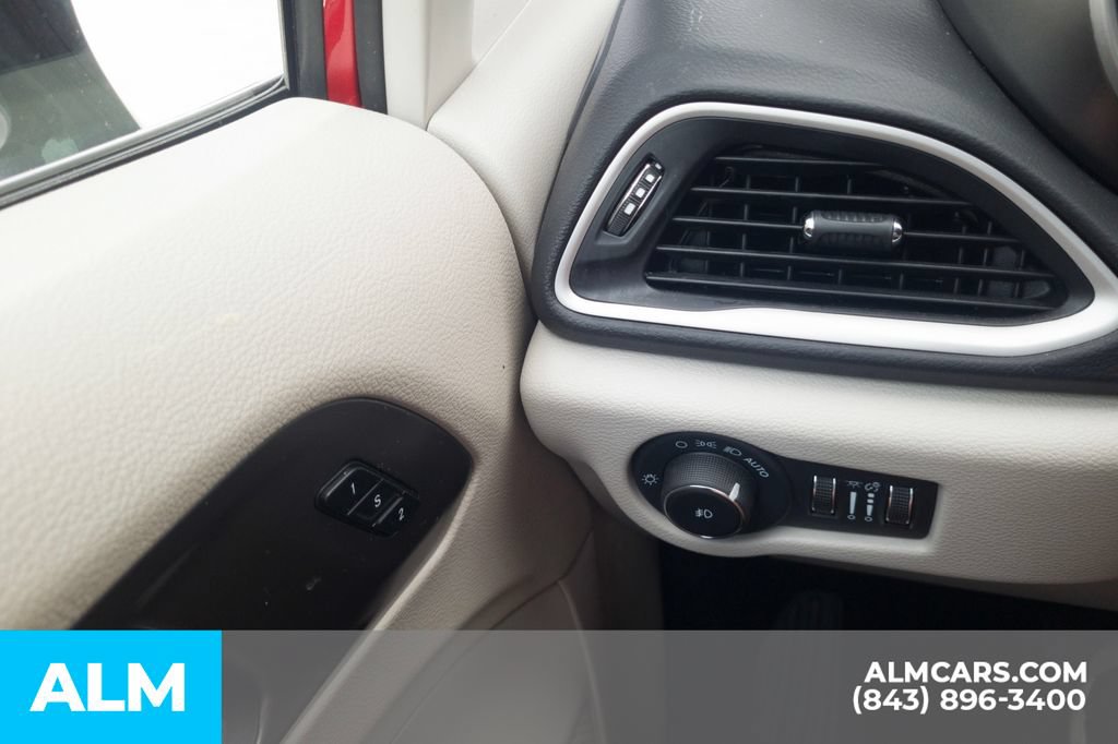 Used 2024 Chrysler Pacifica Touring-L FWD image 36