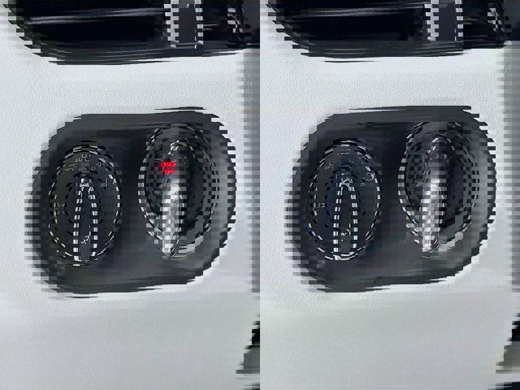 New 2026 Porsche Macan Turbo image 15