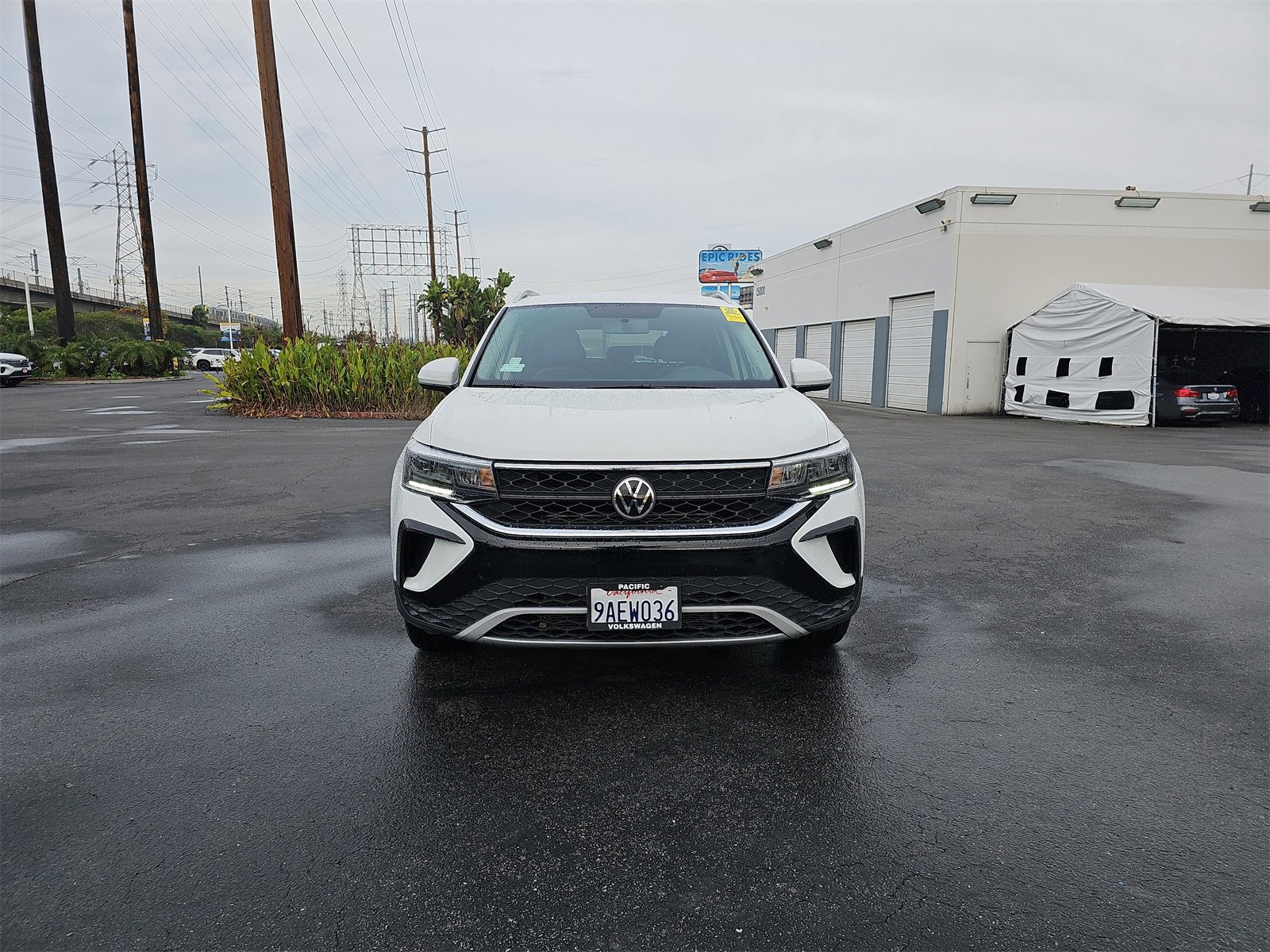 Used 2022 Volkswagen Taos SE image 2