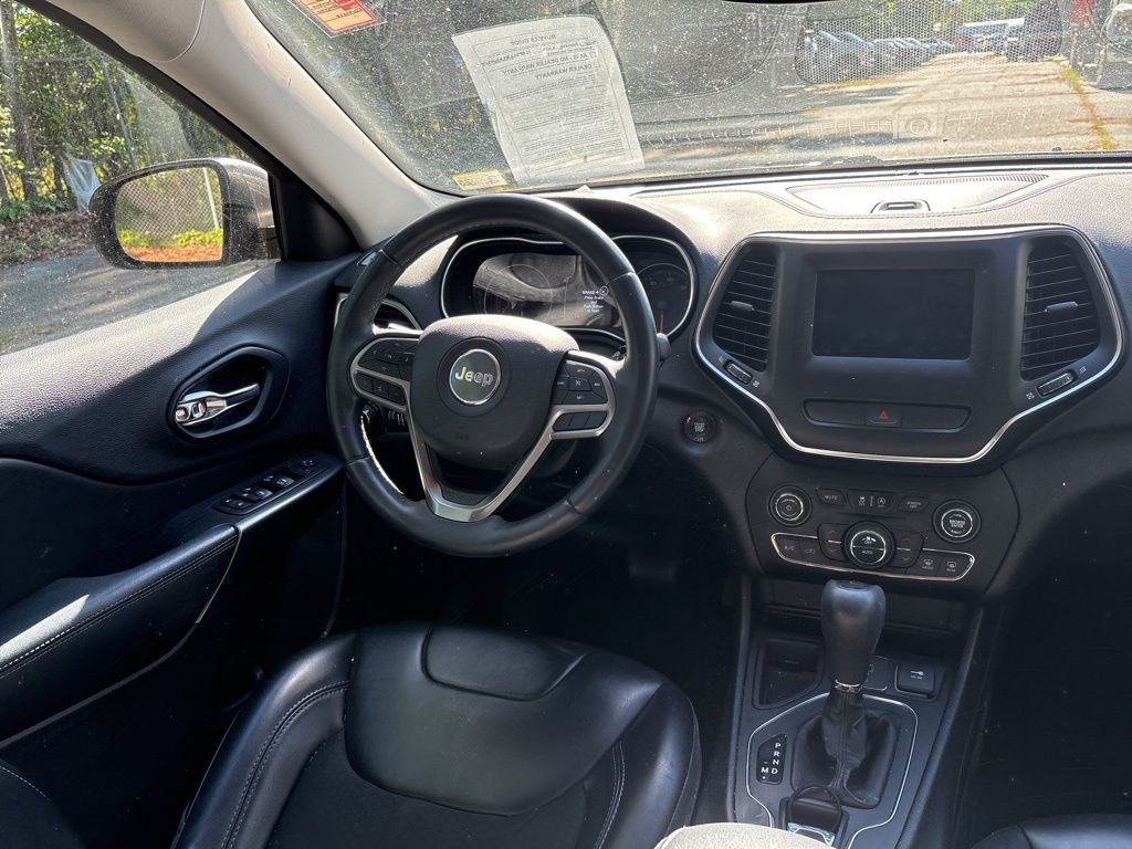 Used 2019 Jeep Cherokee Latitude Plus w/ Comfort/Convenience Group FWD image 9