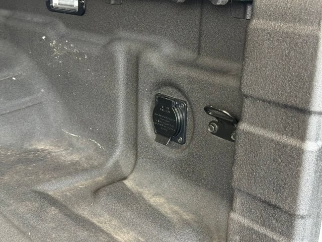 Used 2024 Nissan Frontier PRO-4X AWD/4WD image 5