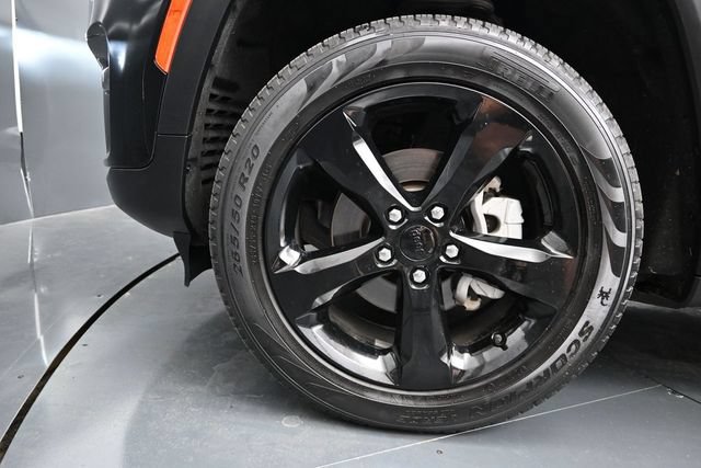 Used 2023 Jeep Grand Cherokee Limited w/ Black Appearance Package AWD/4WD image 18