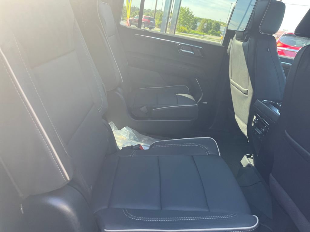 New 2026 Chevrolet Suburban Premier image 28